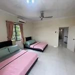 S 75 Corner House With Pool Table