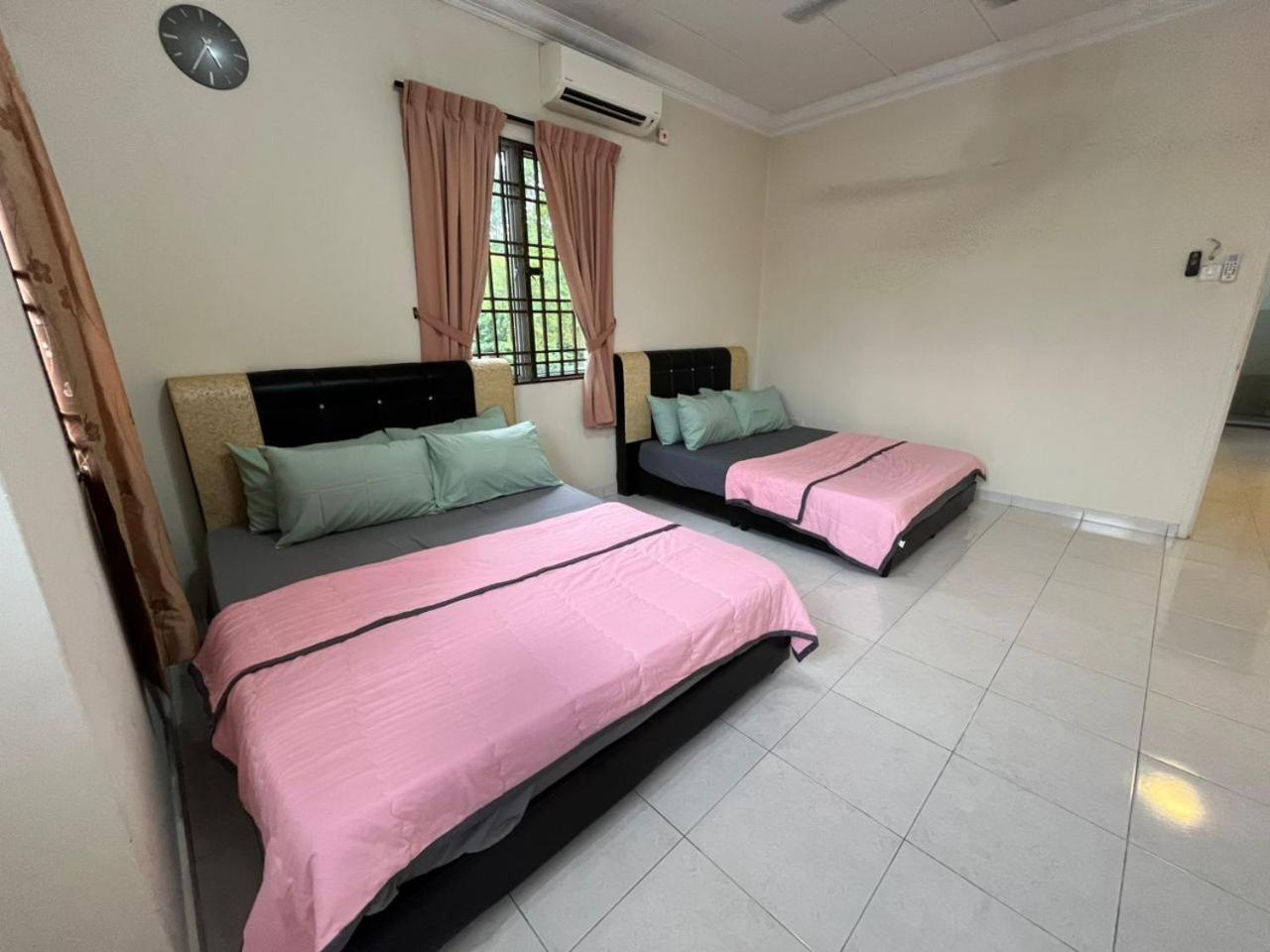 S 75 Corner House With Pool Table Holiday home
