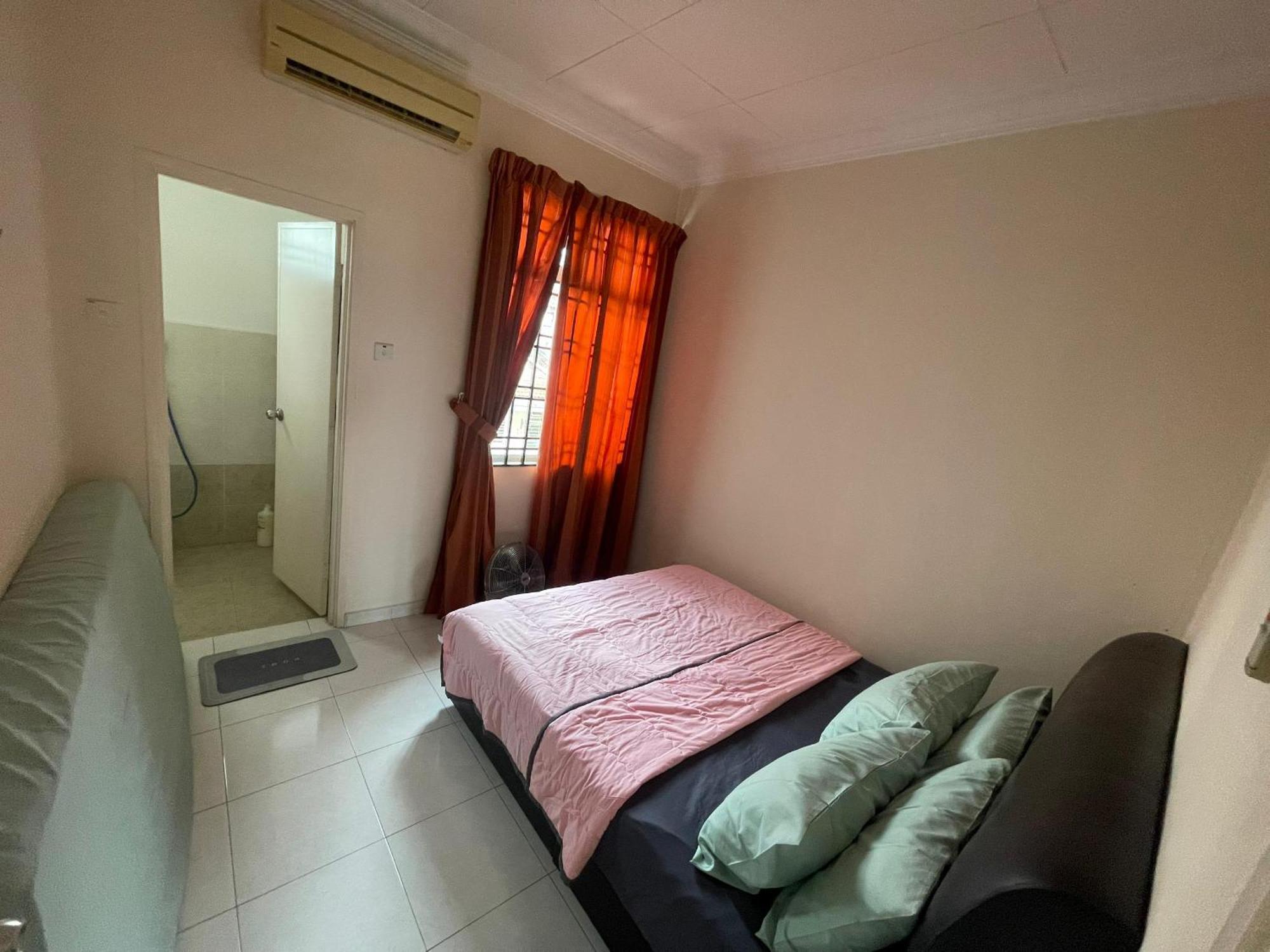 S 75 Corner House With Pool Table *
