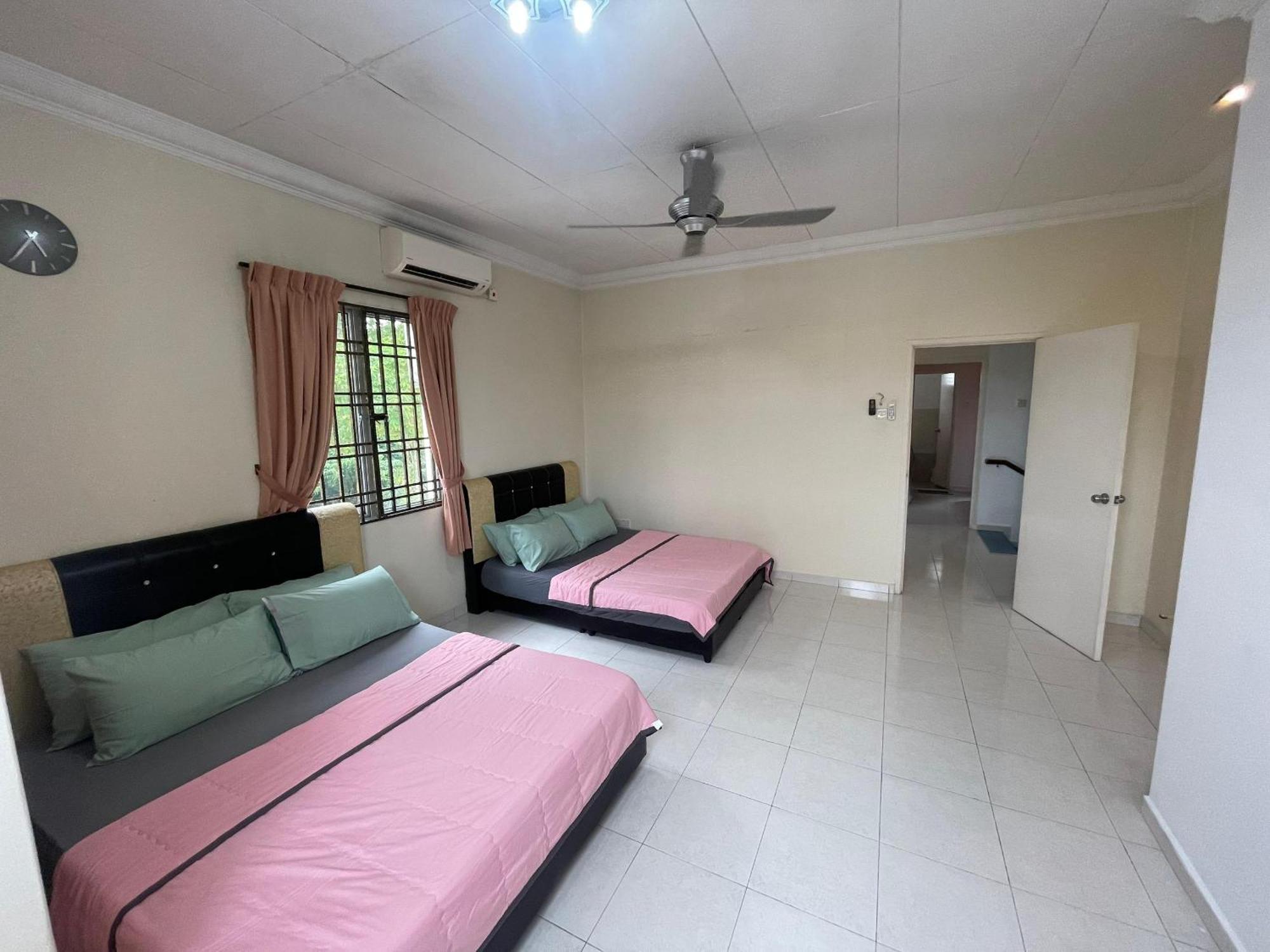 S 75 Corner House With Pool Table Holiday home *