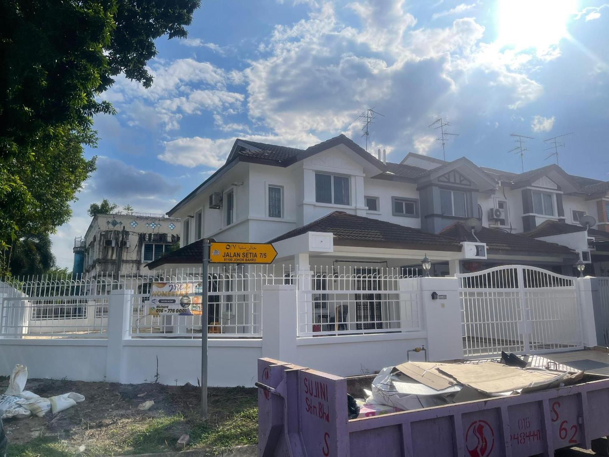 S 75 Corner House With Pool Table Holiday home Johor Bahru