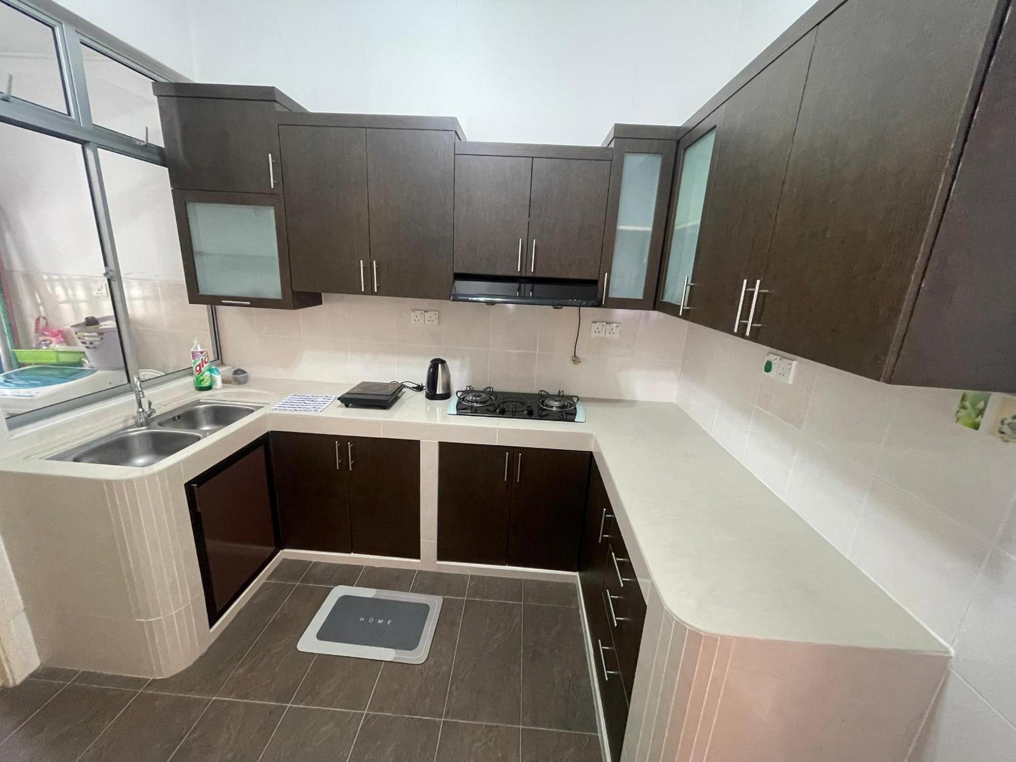 S 75 Corner House With Pool Table Holiday home Johor Bahru